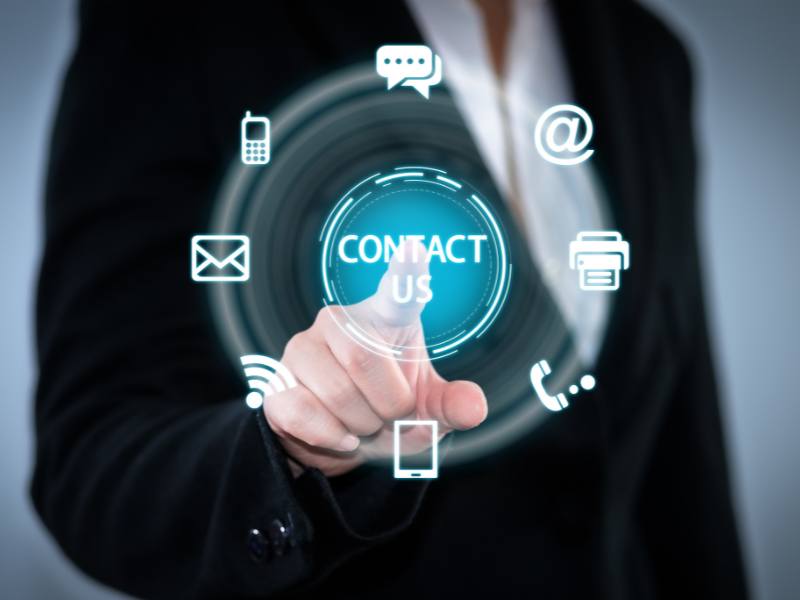 Ofereça diversos canais de comunicação para que o cliente tenha facilidade em contacta-lo caso seja necessáro, e exponha-os de forma clara na proposta comercial
