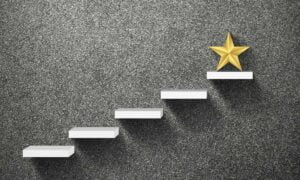 Veja como oferecer benefícios para incentivar clientes de energia solar a retornar para sua empresa