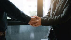 Como a empatia e o rapport podem influenciar vendas de energia solar.