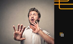 Como utilizar a persuasão para lidar com o medo do cliente de energia solar