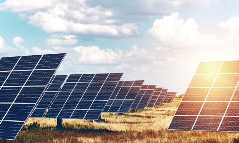 Brasil supera 32 GW de energia solar em operação, dobrando capacidade operacional!
