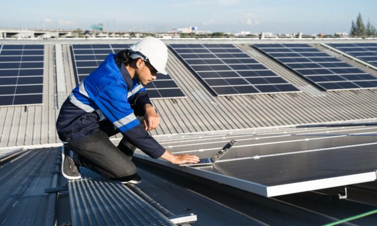 Brasil ultrapassa marca de 2 milhões de sistemas de GD solar.