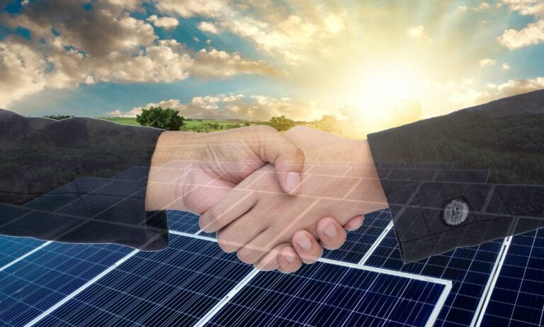 Gestão de fornecedores e negociação de contratos em projetos de energia solar