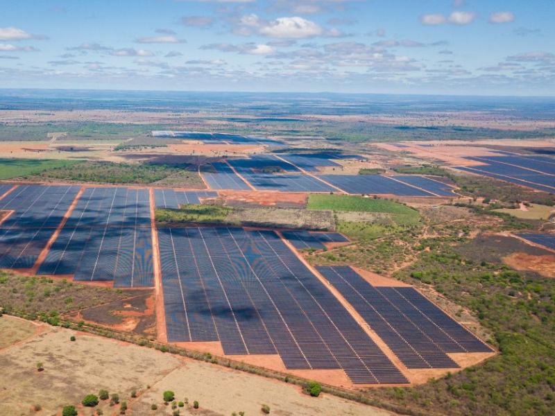 A primeira colocada entre as maiores usinas solares no Brasil atualmente é a Usina de Janaúba, de MG. Fonte: Elera Renováveis